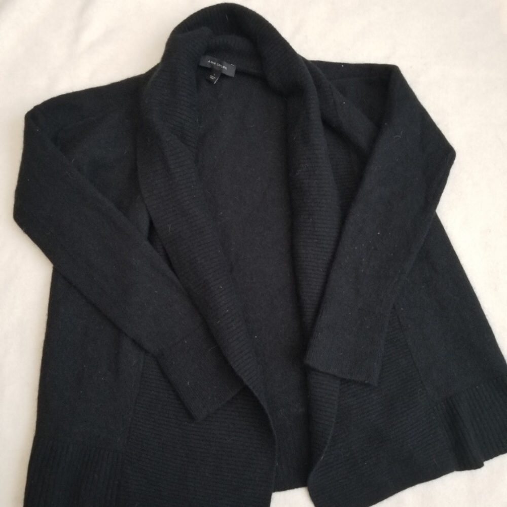 Ann Taylor cardigan RUNS SMALL